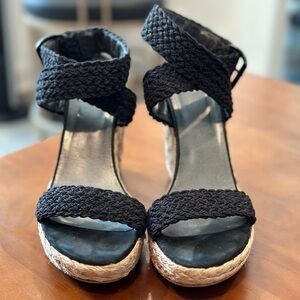❌SOLD❌STUART WEITZMAN
Espadrilles
9.5 บร
Very good condition